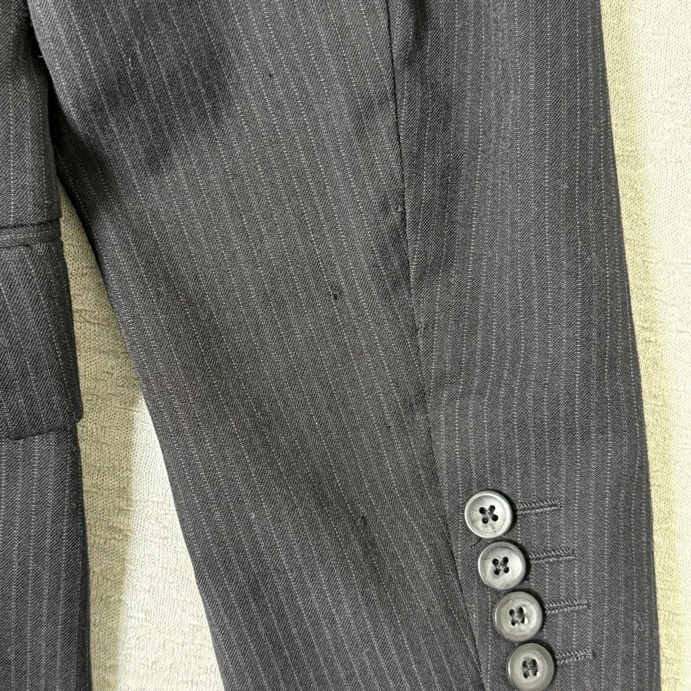 J Ferrar Men's Blazer Sport Coat Size 40R Black Pinstripe Wool Blend